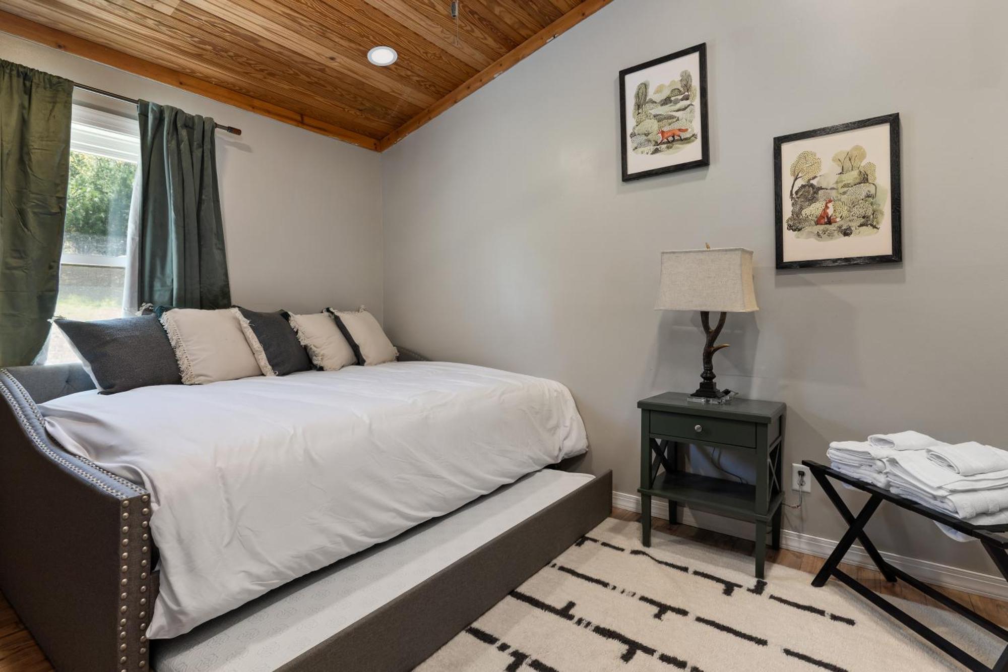 Spacious Cabin Near Hocking Hills And Caves With Hot Tub And Firepit Laurelville Екстер'єр фото