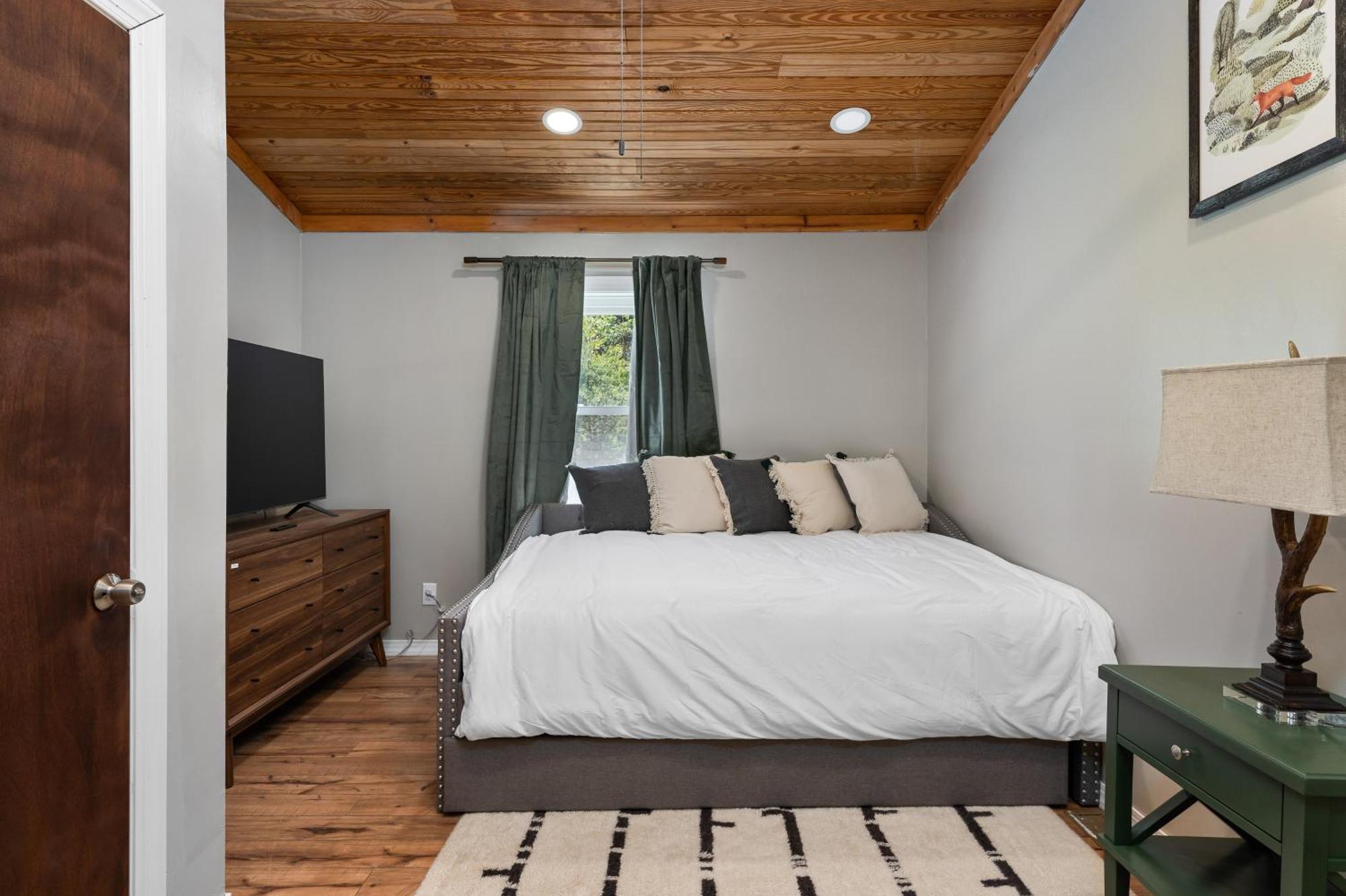 Spacious Cabin Near Hocking Hills And Caves With Hot Tub And Firepit Laurelville Екстер'єр фото
