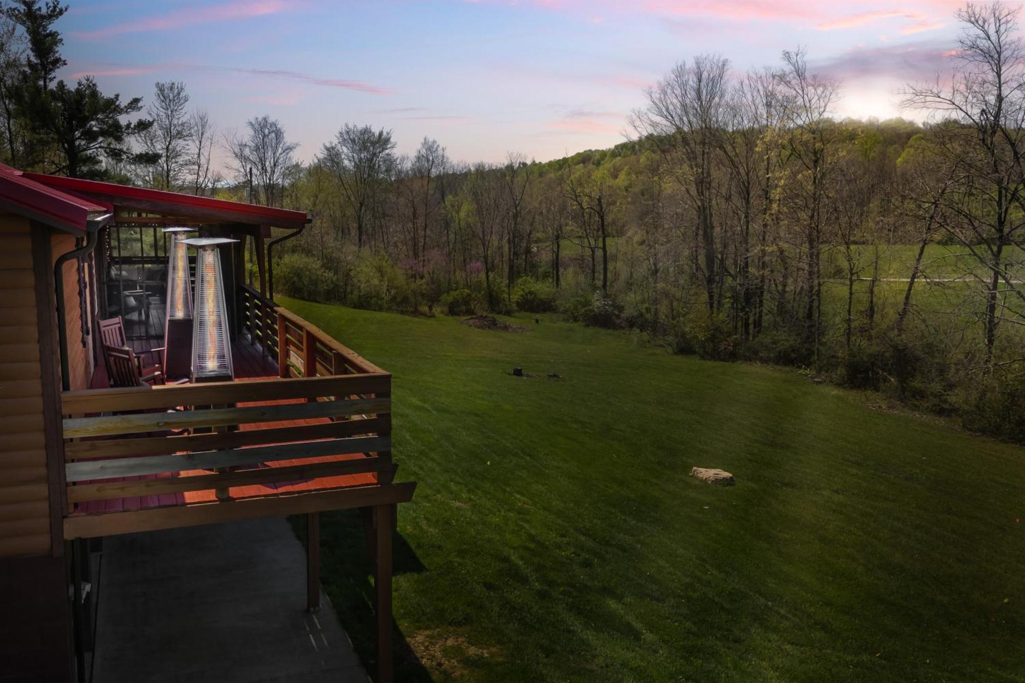 Spacious Cabin Near Hocking Hills And Caves With Hot Tub And Firepit Laurelville Екстер'єр фото
