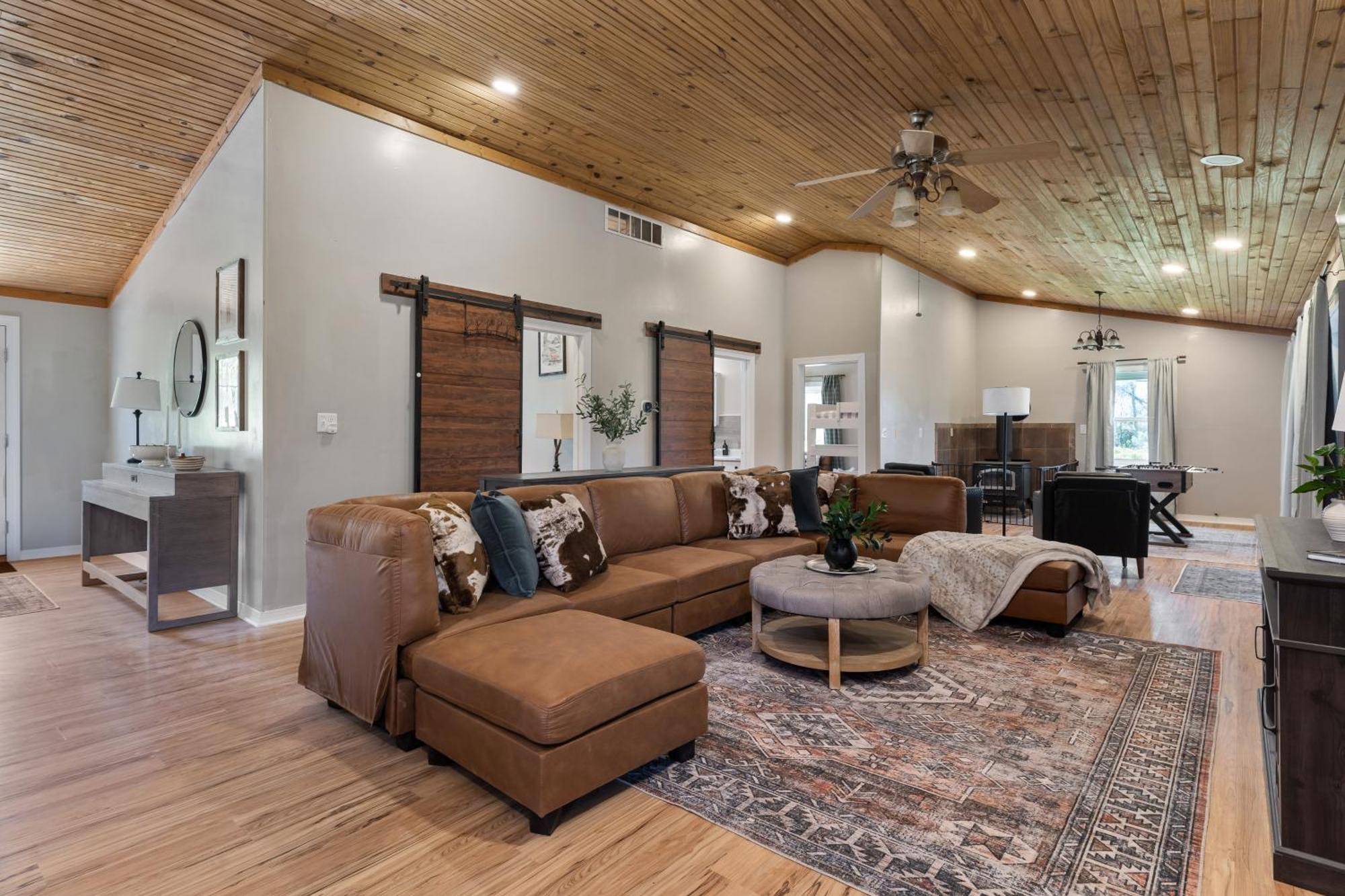 Spacious Cabin Near Hocking Hills And Caves With Hot Tub And Firepit Laurelville Екстер'єр фото
