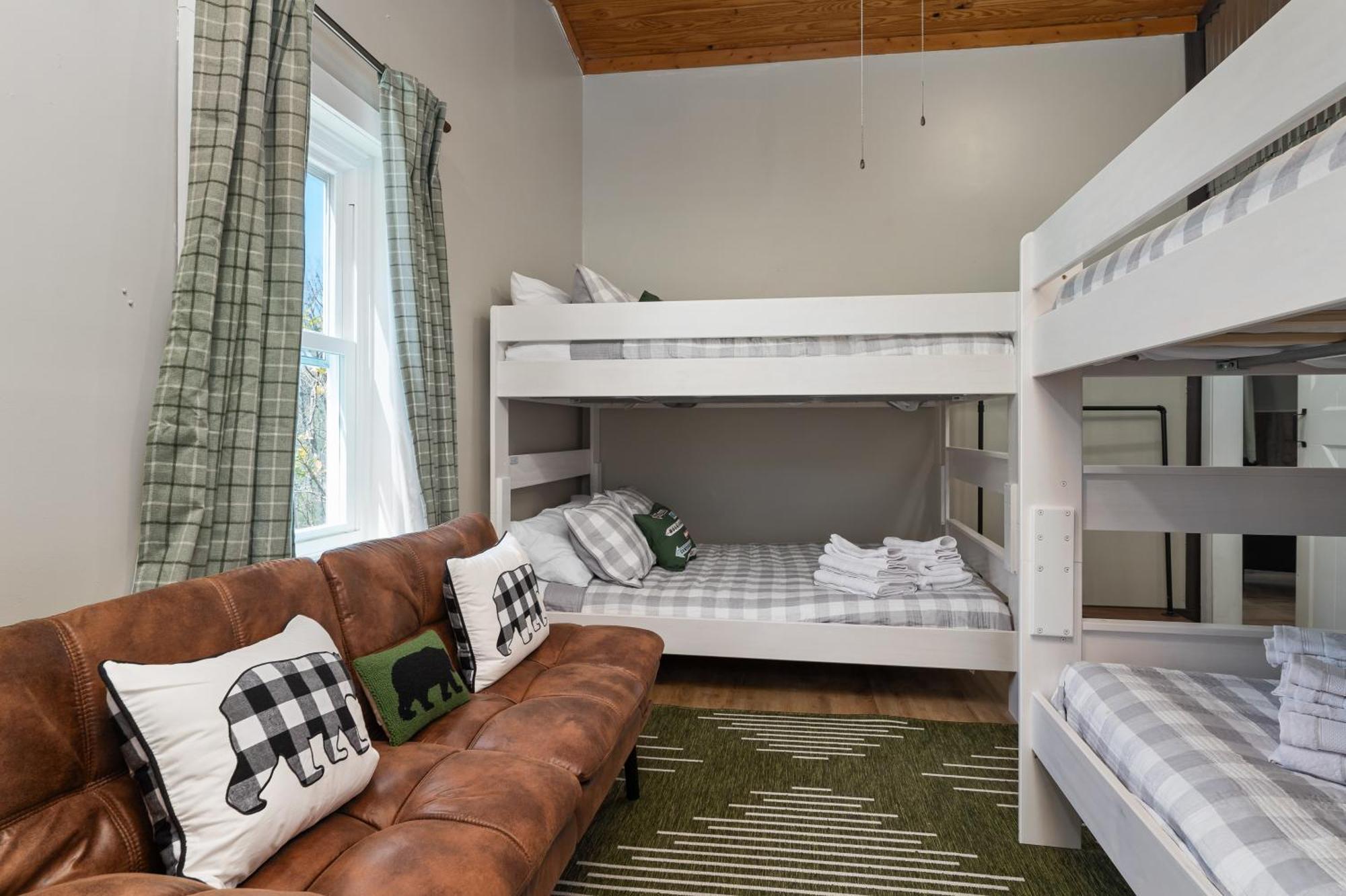 Spacious Cabin Near Hocking Hills And Caves With Hot Tub And Firepit Laurelville Екстер'єр фото