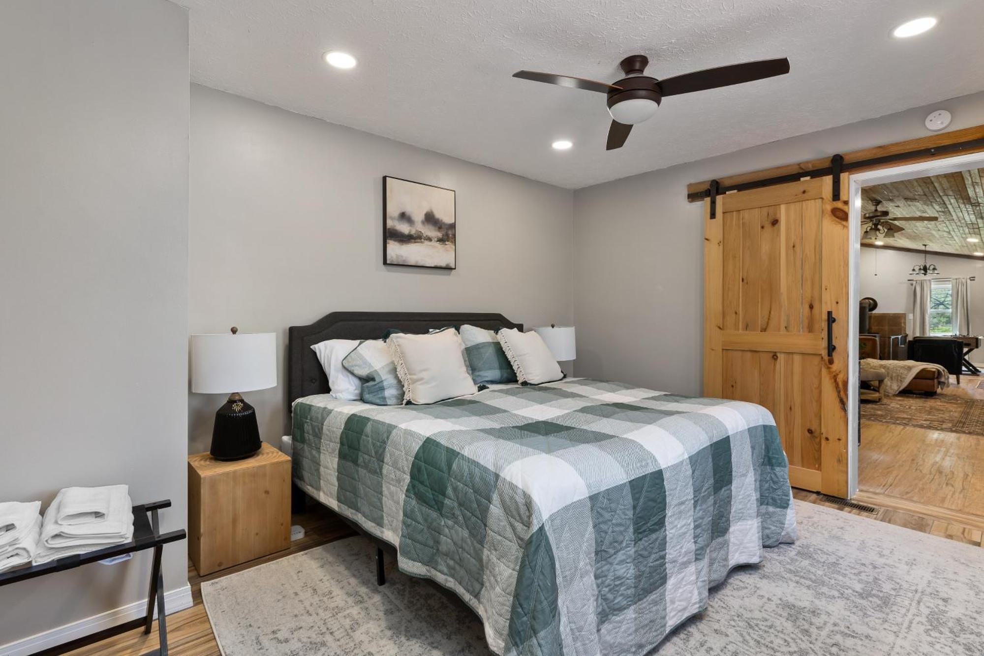 Spacious Cabin Near Hocking Hills And Caves With Hot Tub And Firepit Laurelville Екстер'єр фото