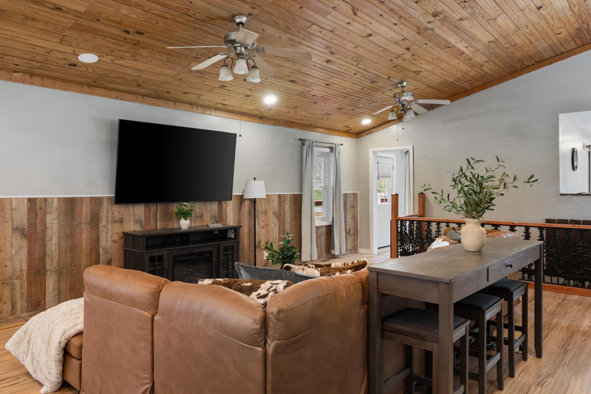 Spacious Cabin Near Hocking Hills And Caves With Hot Tub And Firepit Laurelville Екстер'єр фото