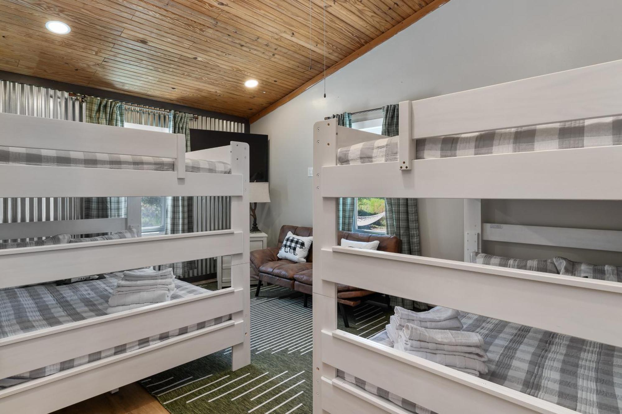 Spacious Cabin Near Hocking Hills And Caves With Hot Tub And Firepit Laurelville Екстер'єр фото