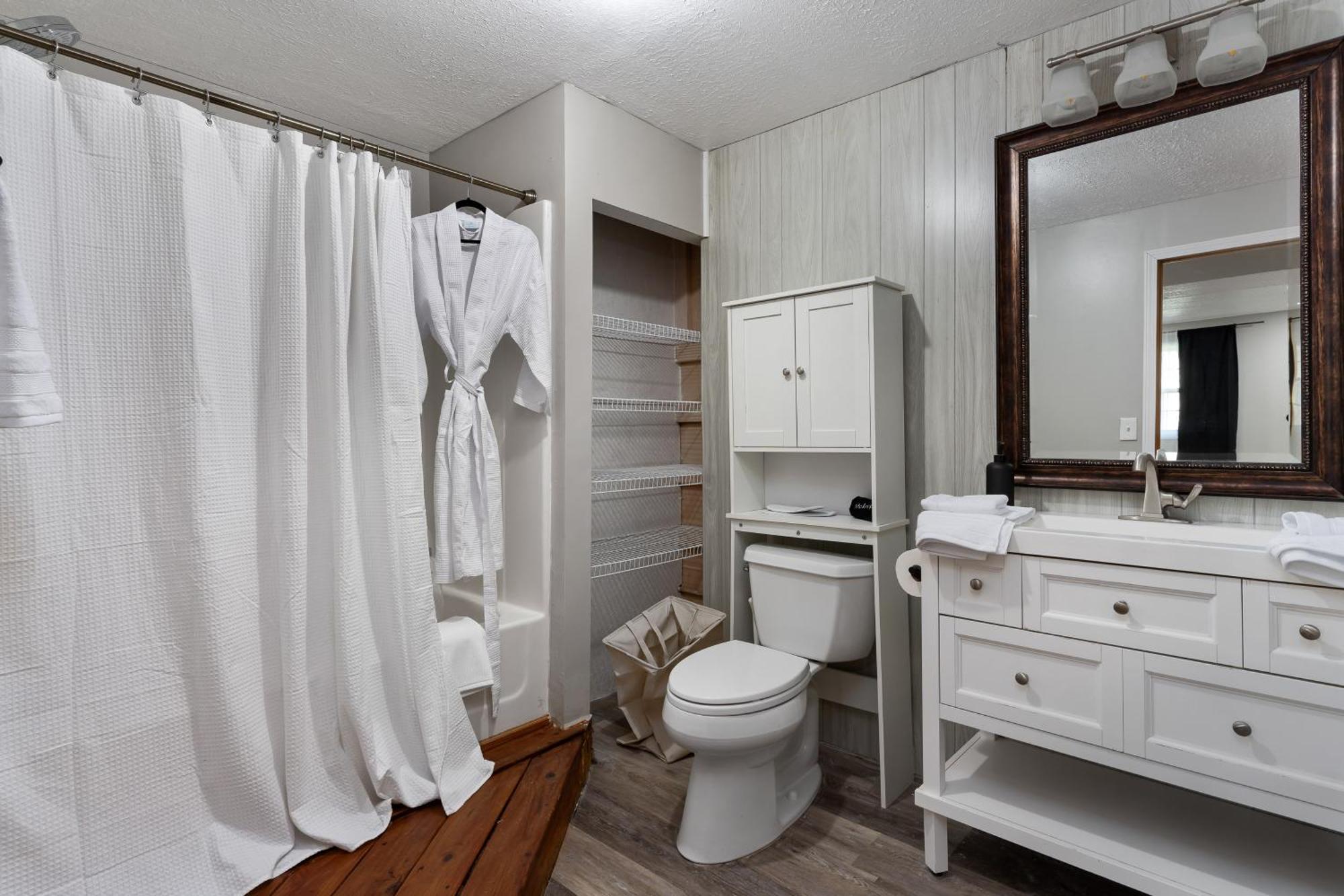 Spacious Cabin Near Hocking Hills And Caves With Hot Tub And Firepit Laurelville Екстер'єр фото