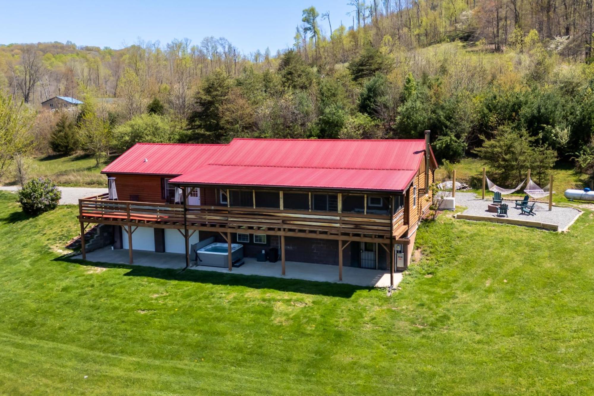 Spacious Cabin Near Hocking Hills And Caves With Hot Tub And Firepit Laurelville Екстер'єр фото